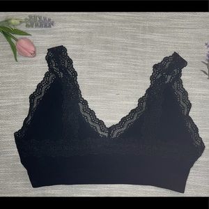 LACE TRIMMED PADDED BRALETTE